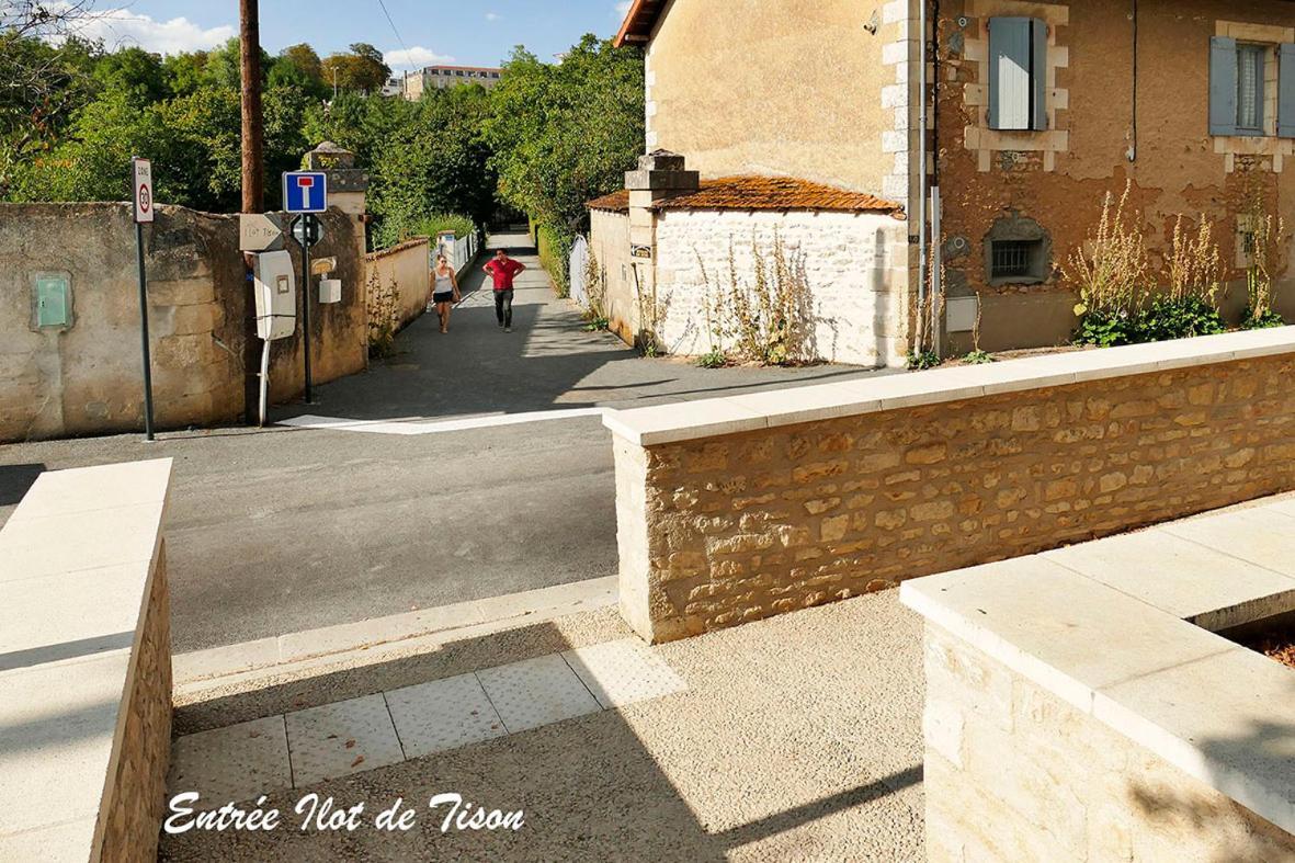 Ferienwohnung Les Jardins Du Clain Poitiers Exterior foto