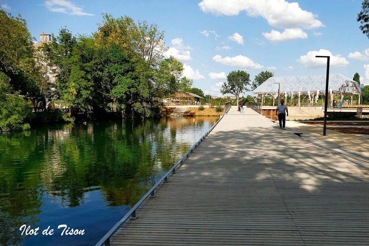 Ferienwohnung Les Jardins Du Clain Poitiers Exterior foto