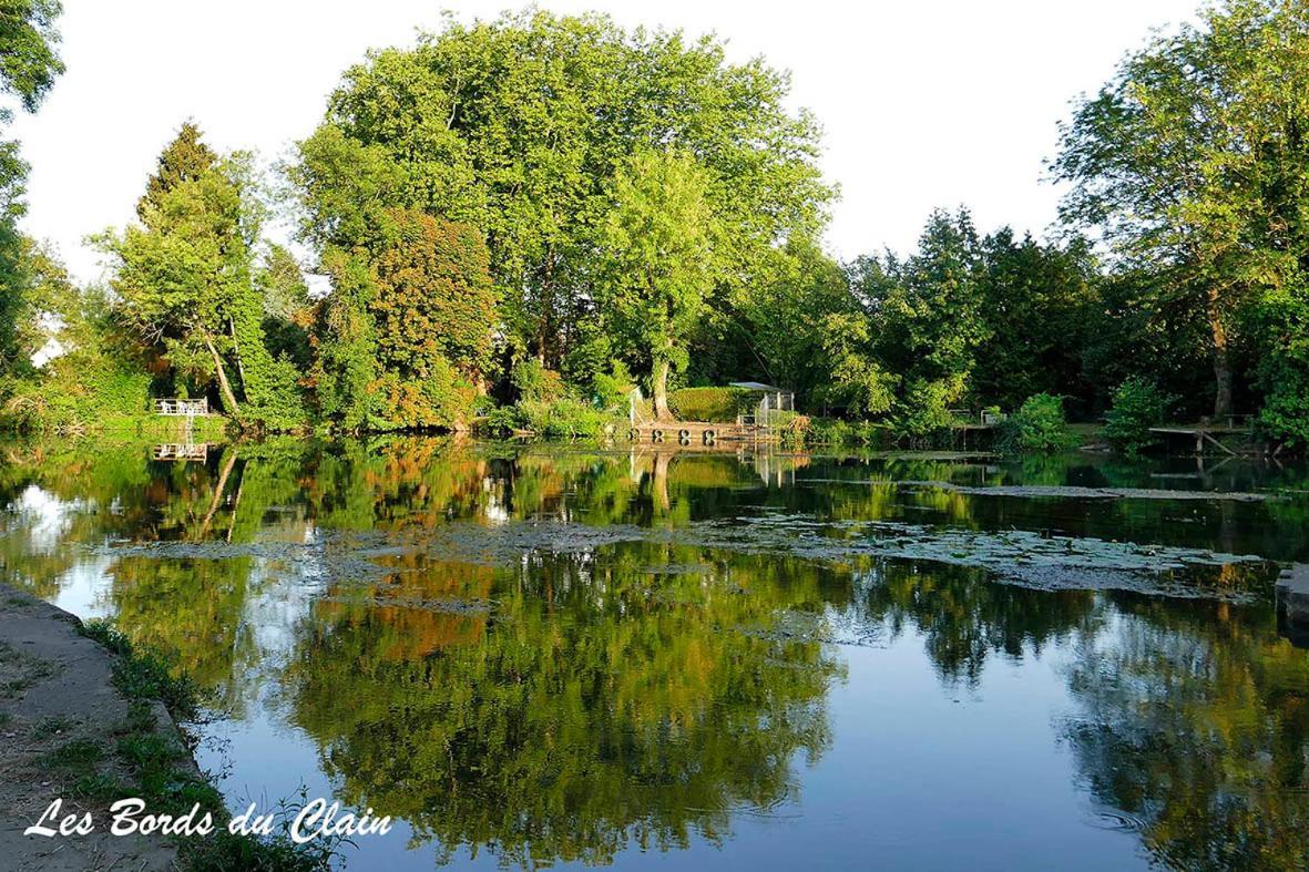 Ferienwohnung Les Jardins Du Clain Poitiers Exterior foto